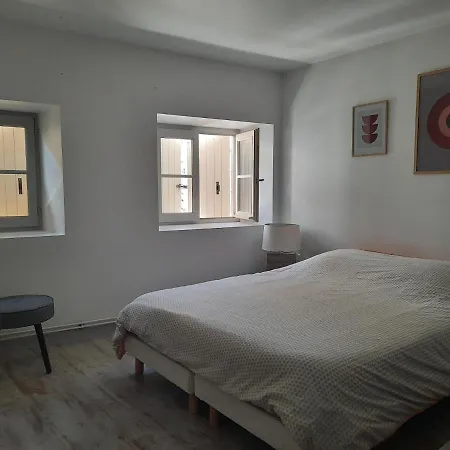 Duplex Place Du Marche * Saint-Jean-dʼAngély